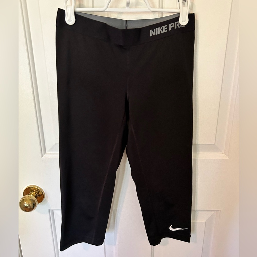 Nike, leggings 3/4, like new, size Small.
